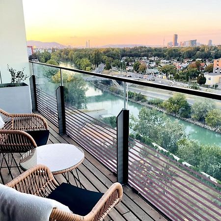 Sunrise Above Sky With Rooftop Pool Vienna Luaran gambar