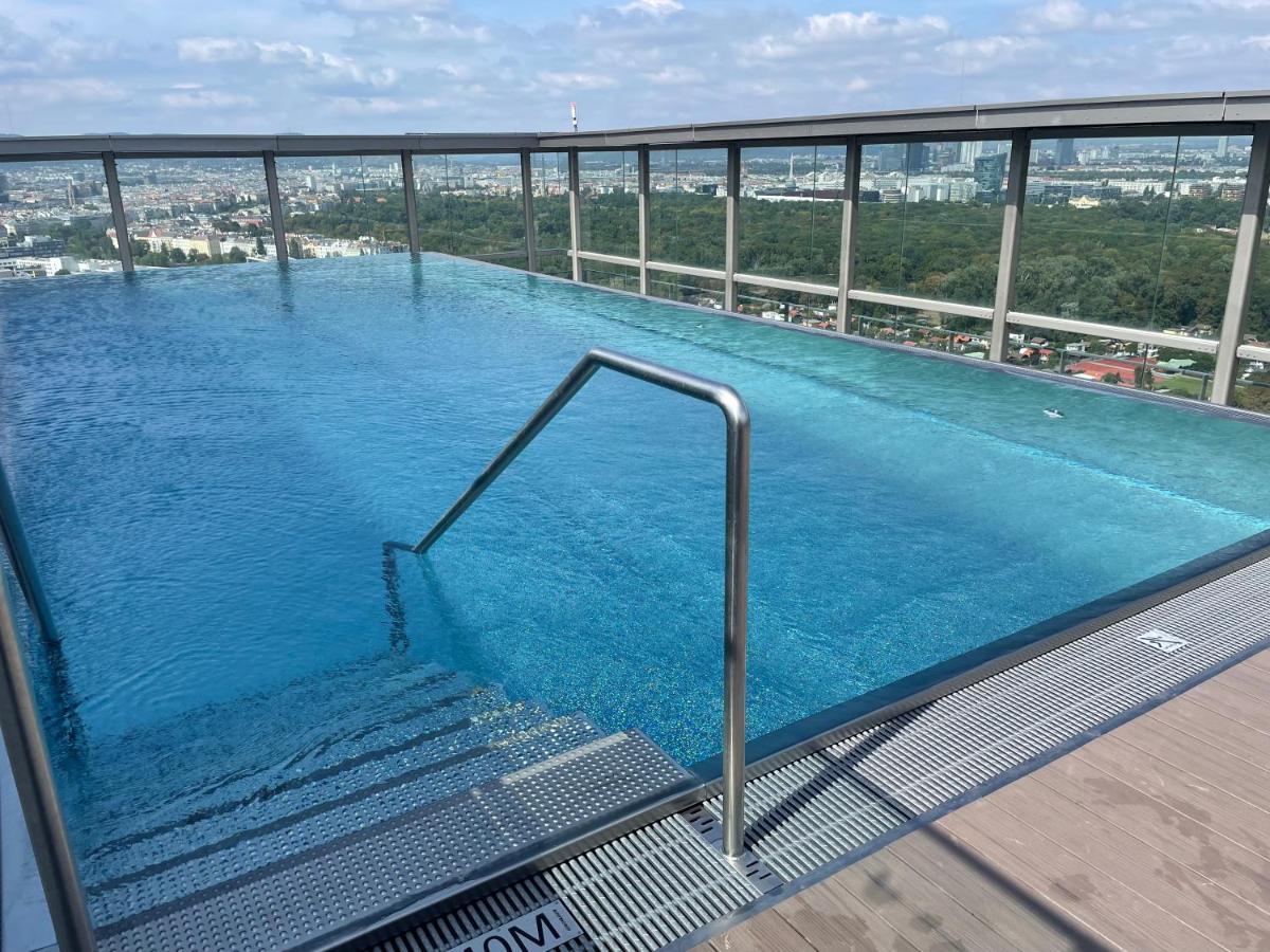 Sunrise Above Sky With Rooftop Pool Vienna Luaran gambar