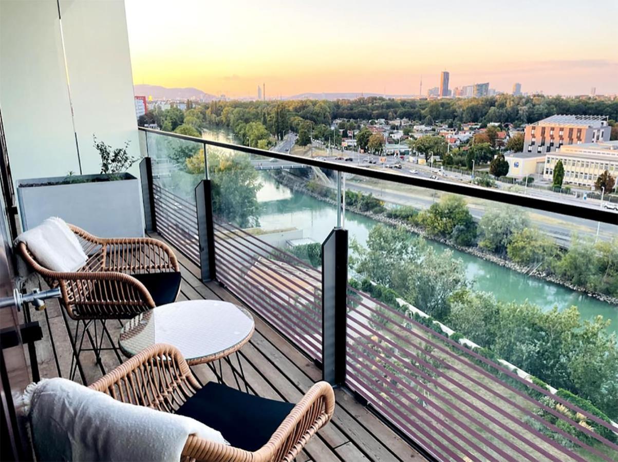 Sunrise Above Sky With Rooftop Pool Vienna Luaran gambar