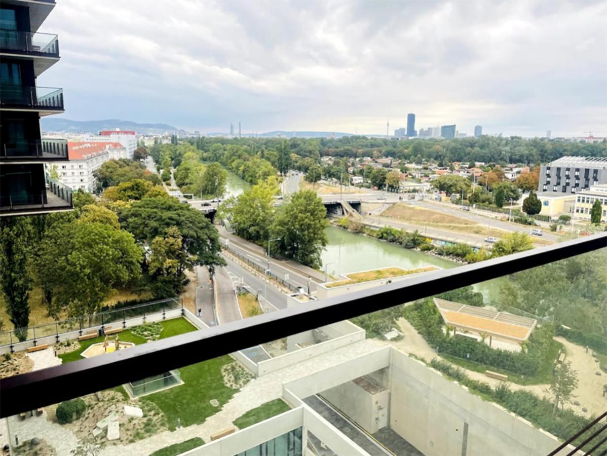 Sunrise Above Sky With Rooftop Pool Vienna Luaran gambar